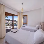 Tara Nyaraló *