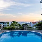 Tara Holiday home *